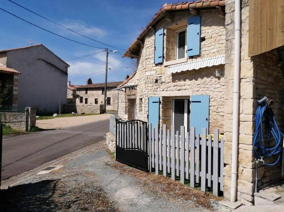 Gite Bin Benaise Draps Et Serviettes Compris Pamproux Esterno foto